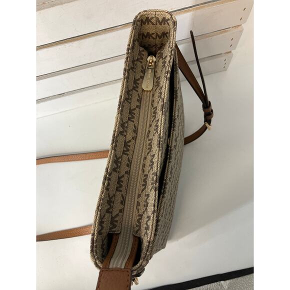 MICHAEL KORS MEDIUM SAFFIANO LEATHER SIGNATURE CROSSBODY BAG - Picture 7 of 16